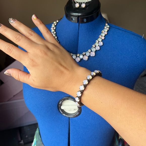 SOLD Light pink Sorrelli Set - Picture 5 of 12